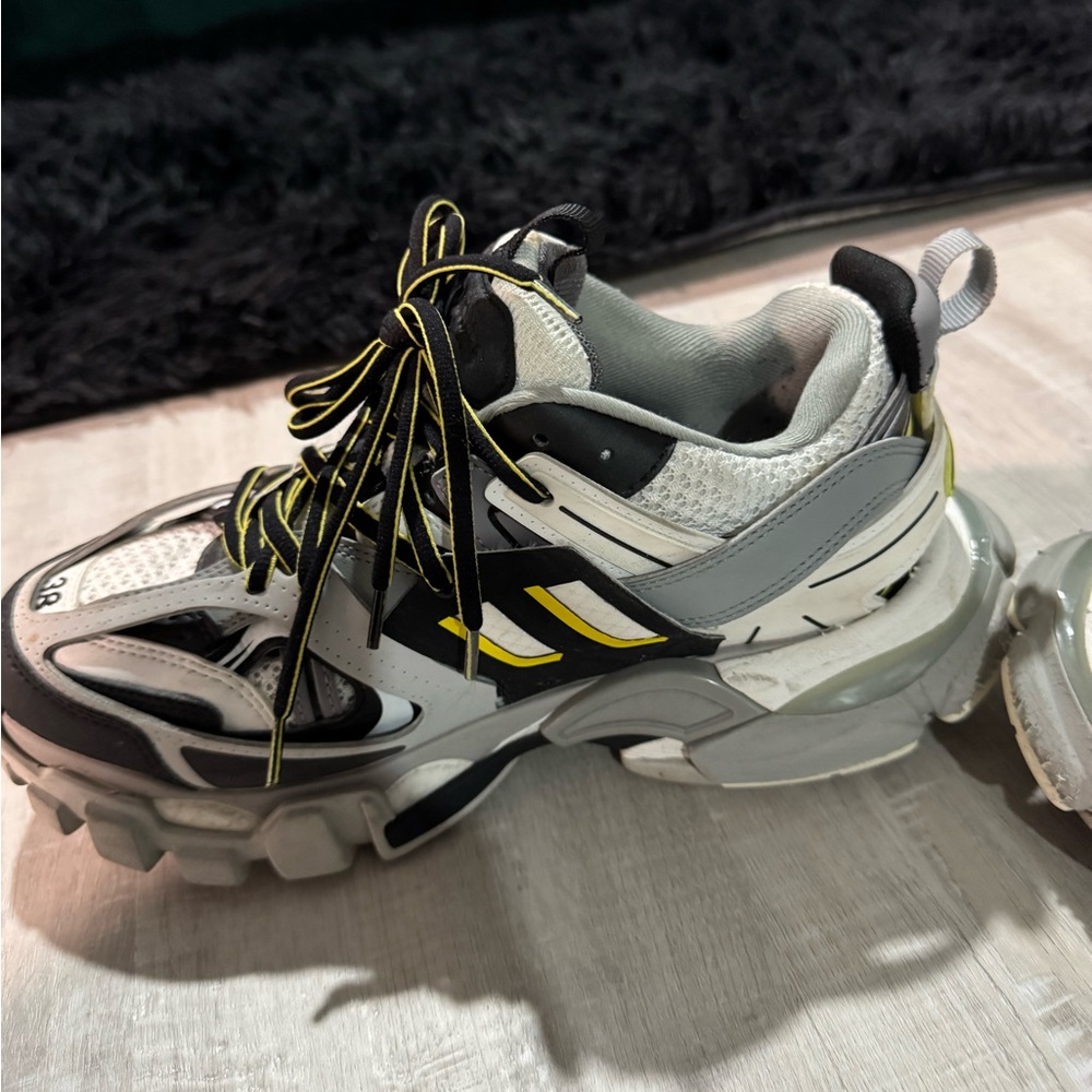 Balenciaga Sneakers with Black, White, and Yellow Accents - Picture 9 of 9